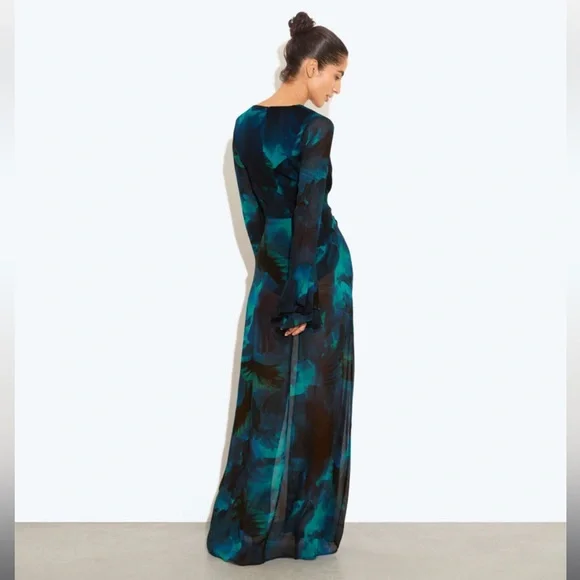 Rat & Boa Fiorella Deep V-Neck Long Sleeve Dress - Picture 2 of 10